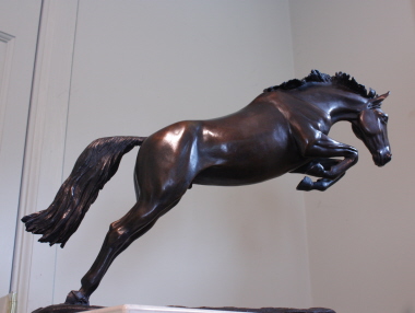 Horse sculpture of Show Jumper